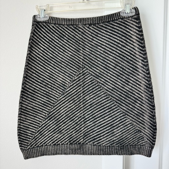 Emory Park Grey Chunky Knit Asymmetrical Ribbed Skirt Size Medium Fall Winter - Picture 9 of 12